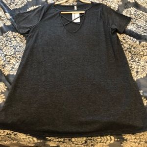 Short sleeve v neck shirt